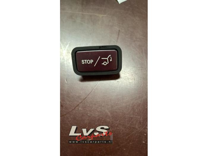 Mercedes E-Klasse Commutateur hayon