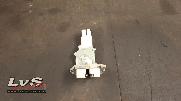 Fiat Sedici Tailgate lock mechanism