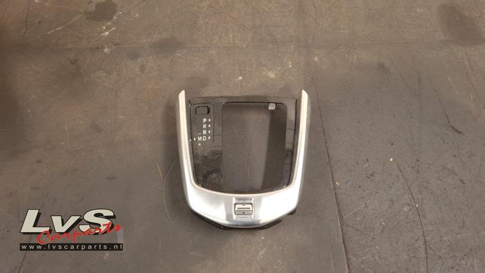 Mazda 2. Commutateur