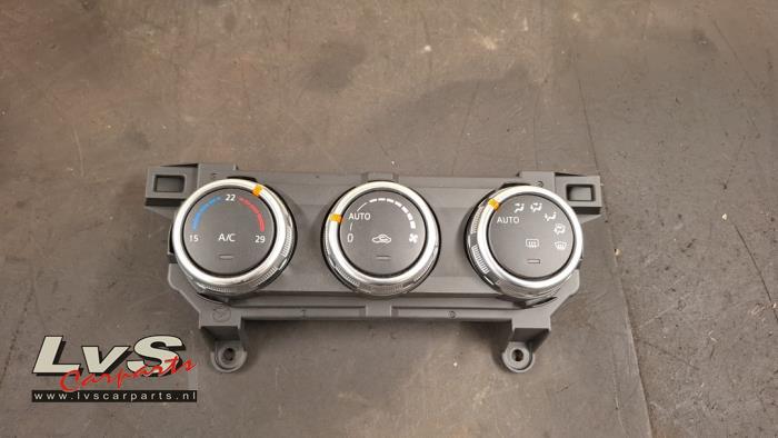 Mazda 2. Heater control panel