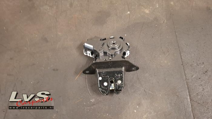 Mazda 2. Slotmechaniek Achterklep