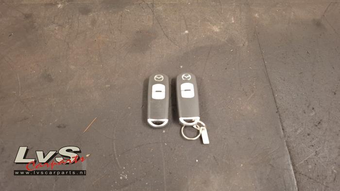Mazda 2. Clé