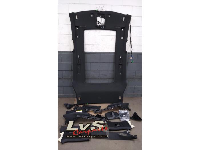 Lynk & Co 01 Revêtement plafond