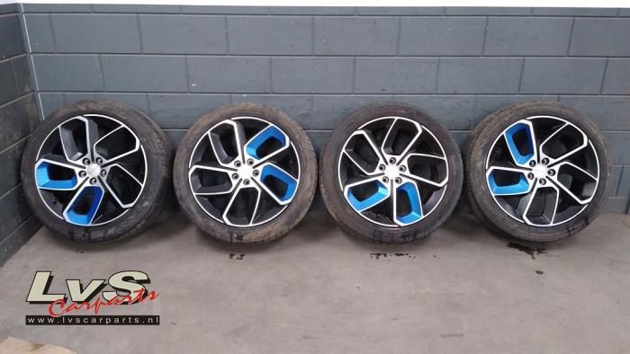 Lynk & Co 01 Kit jantes + pneumatiques