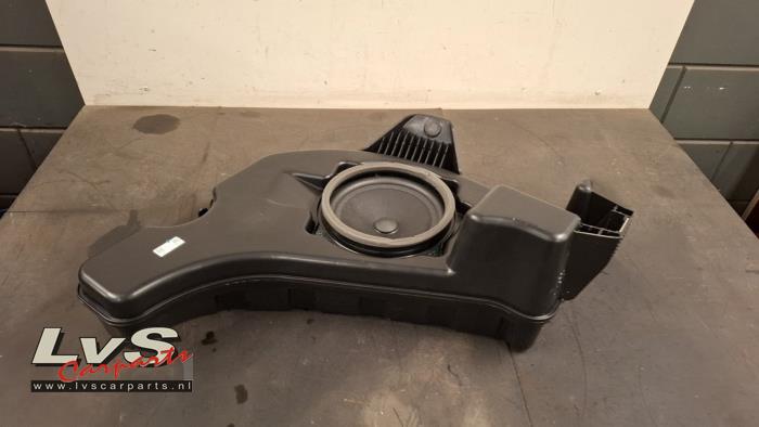 Lynk & Co 01 Subwoofer