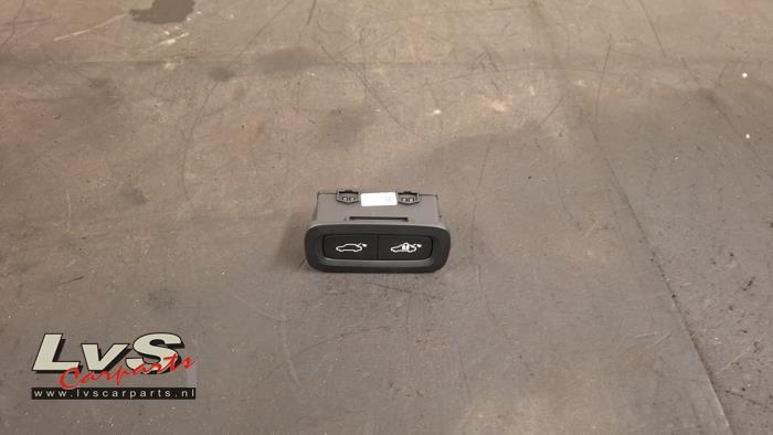 Lynk & Co 01 Commutateur hayon