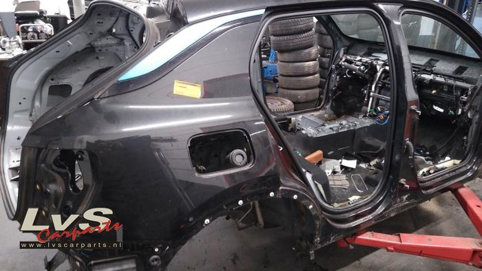 Lynk & Co 01 Schnittteil rechts hinten