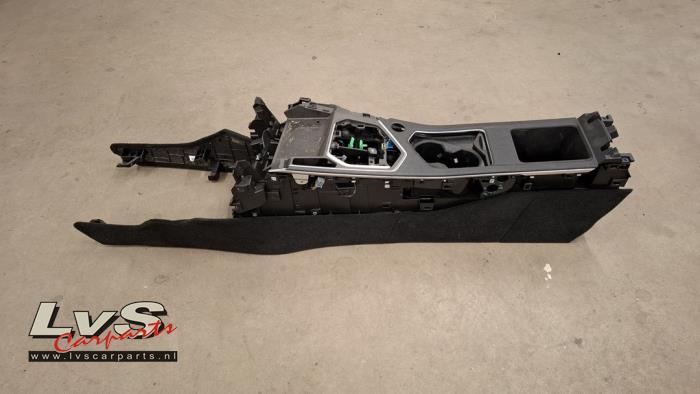 Lynk & Co 01 Console centrale