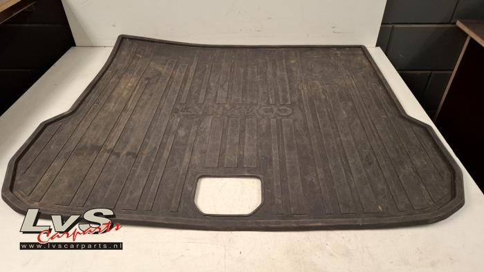 Lynk & Co 01 Coffre tapis