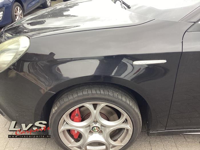 Alfa Romeo Giulietta Front wing, left