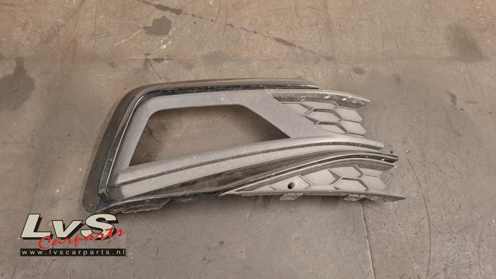 Volkswagen Polo Plaque de protection feu antibrouillard droit