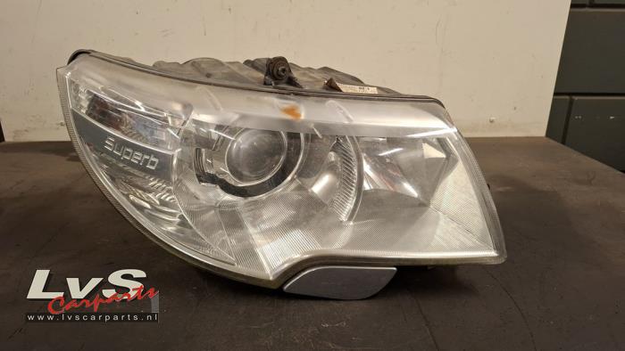 Skoda Superb Headlight, right