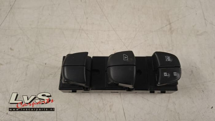 Nissan Juke Electric window switch