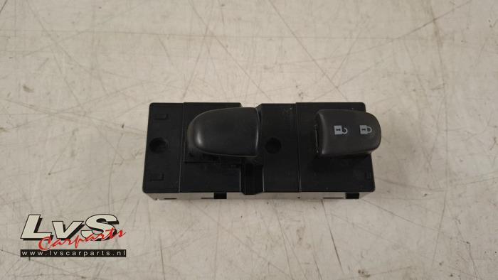 Nissan Juke Electric window switch