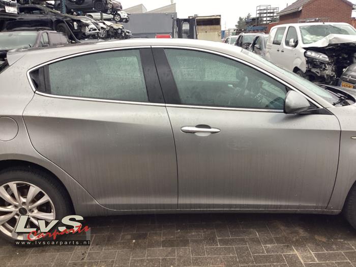 Alfa Romeo Giulietta Front door 4-door, right