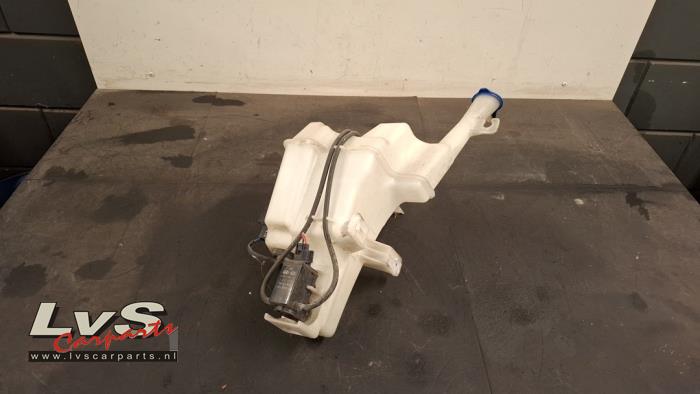 Kia Rio Front windscreen washer reservoir