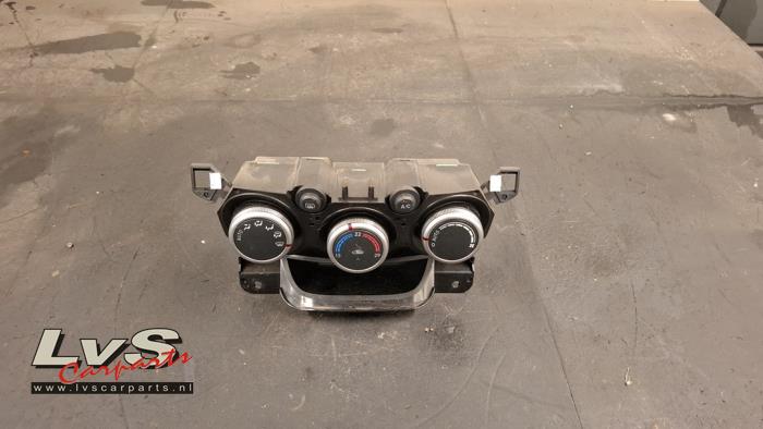 Mazda 2. Panneau de commandes chauffage