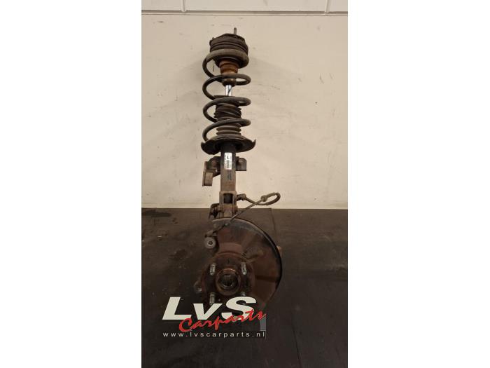 Mazda 2. Barre amortisseur avant gauche