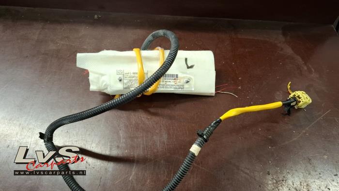 Mazda 2. Airbag siège