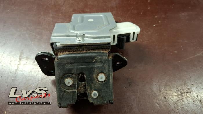 Mazda 2. Mécanique de verrouillage hayon