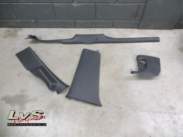 Volkswagen Polo Revêtement montant centre gauche