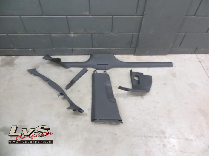 Volkswagen Golf Revêtement montant centre droit