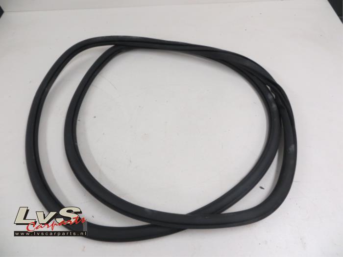 Volkswagen Polo Door seal 2-door, right