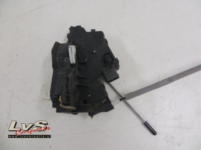 BMW 3-Serie Front door lock mechanism 4-door, right