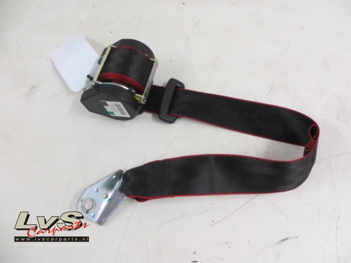 Volkswagen Golf Rear seatbelt, right