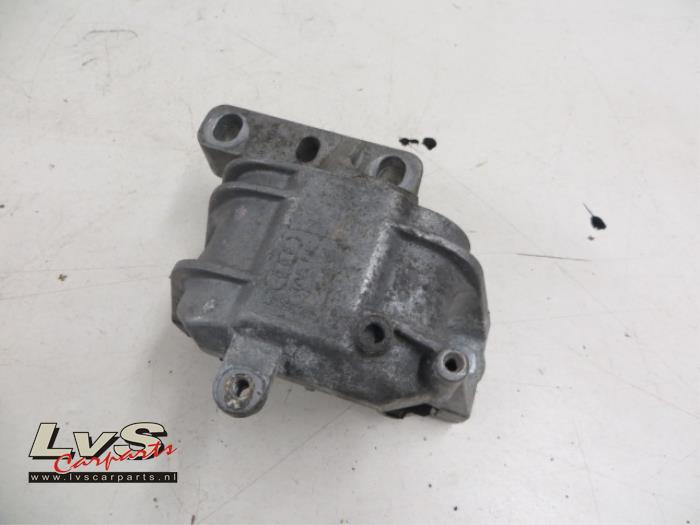 Volkswagen Golf Engine mount