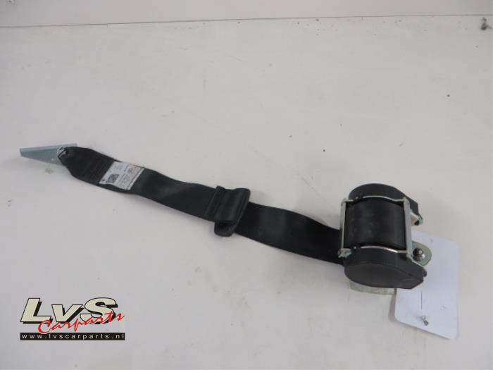 Volkswagen Golf Rear seatbelt, right