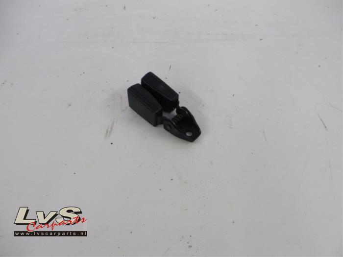 Volkswagen Scirocco Insertion ceinture de sécurité arrière centre