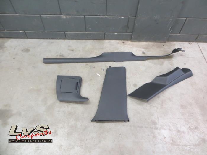 Volkswagen Polo Revêtement montant centre droit