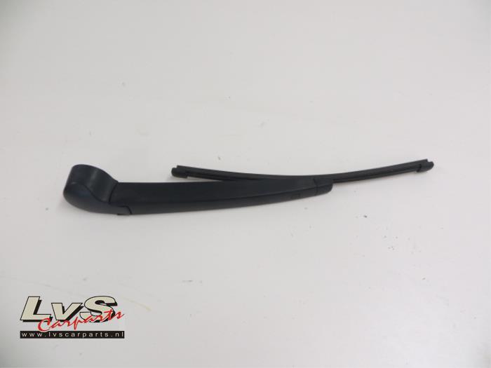 Volkswagen Golf Rear wiper arm