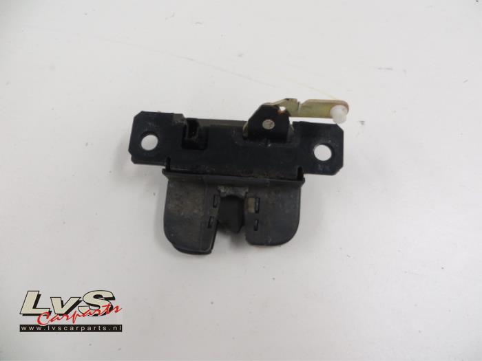 Volkswagen Touareg Tailgate lock mechanism