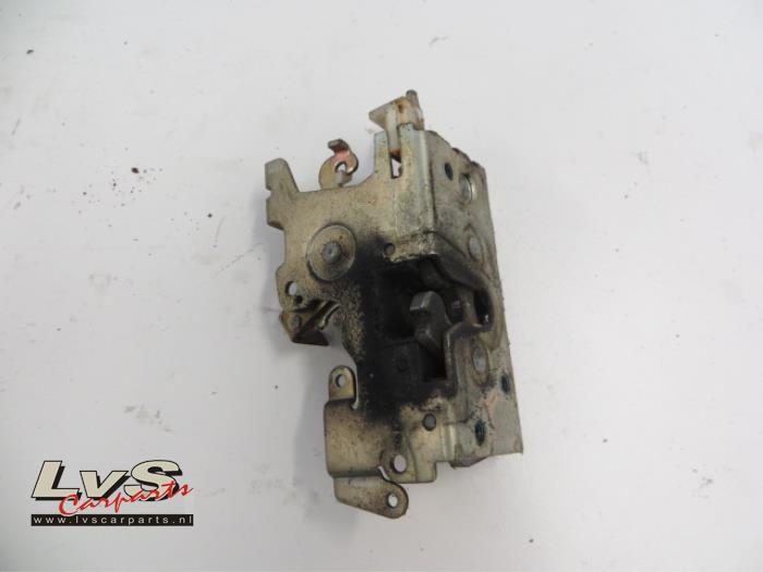 Mercedes Vito Serrure portière mécanique 2portes droite