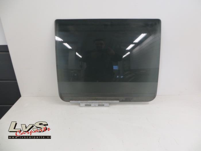 Mitsubishi Pajero Rear door window 4-door door, rear right