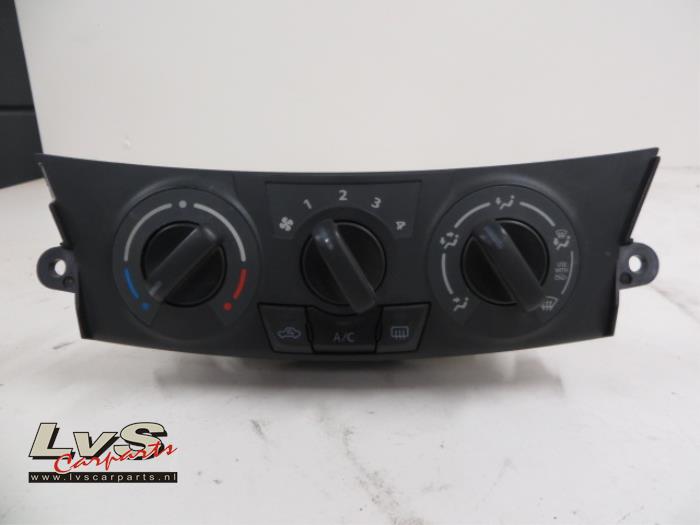 Suzuki Swift Air conditioning control panel