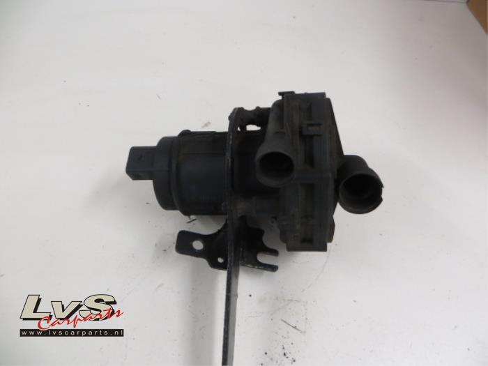 Volkswagen Golf Secondary pump