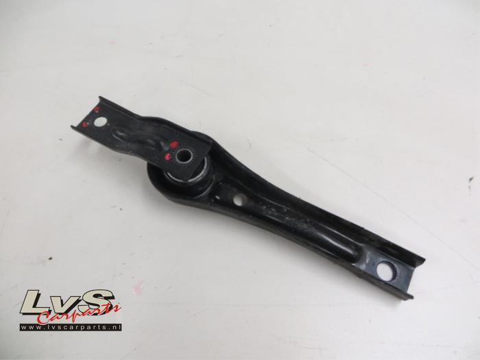 Volkswagen Golf Engine mount