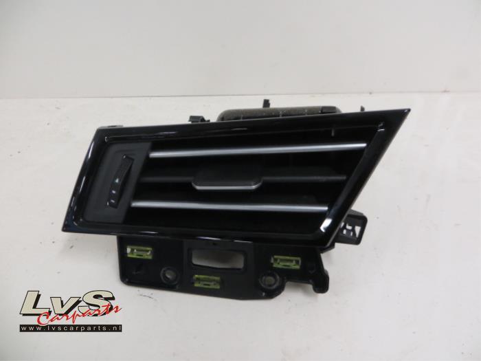 Volkswagen Passat Dashboard vent