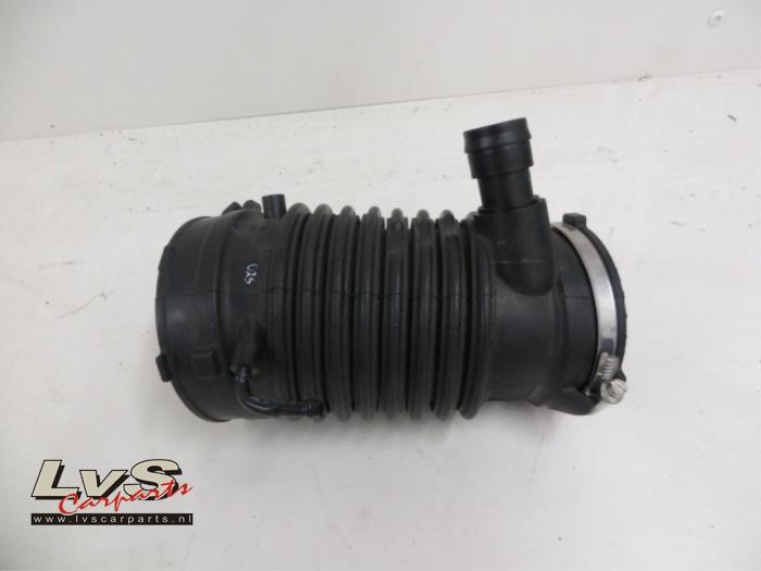 Volkswagen Passat Air intake hose