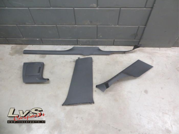 Volkswagen Polo Revêtement montant centre droit