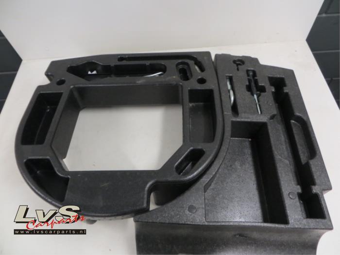 Volkswagen Polo Tool set