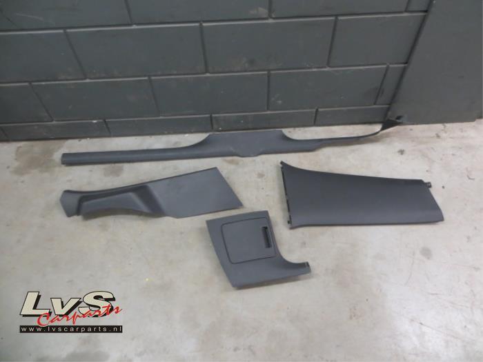 Volkswagen Polo Revêtement montant centre droit