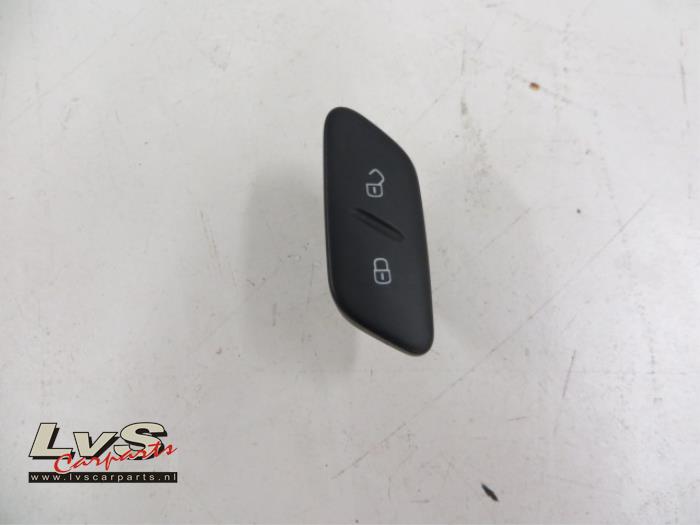 Volkswagen Polo Central locking switch