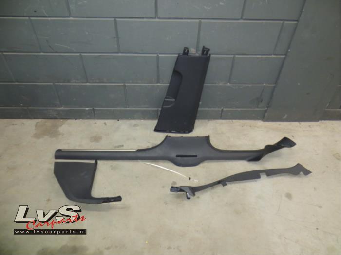 Volkswagen Golf Revêtement montant centre droit