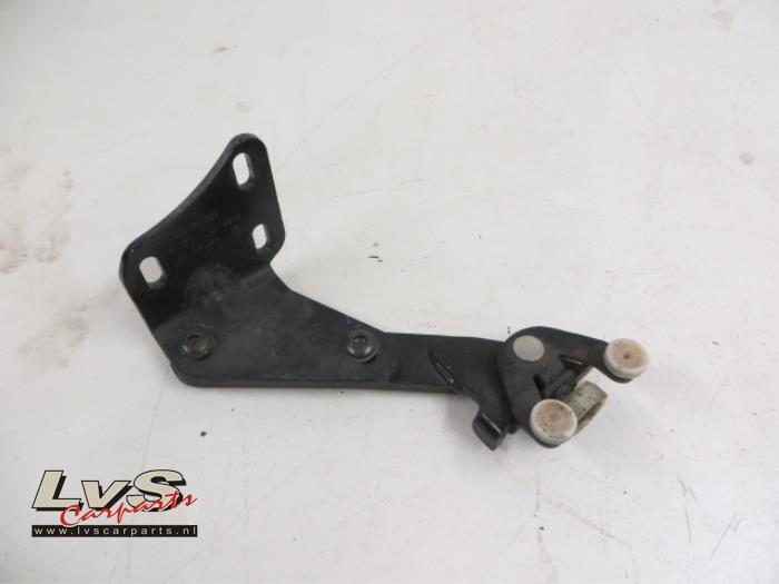 Volkswagen Caddy Sliding door roller, left