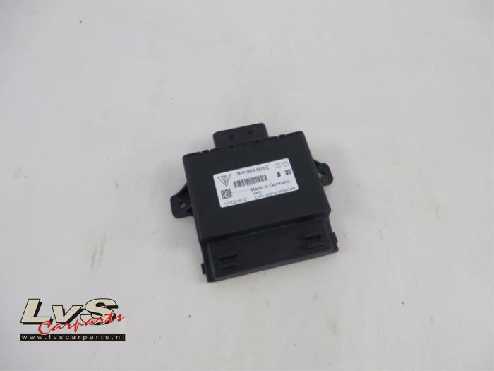 Volkswagen Touareg Voltage stabiliser