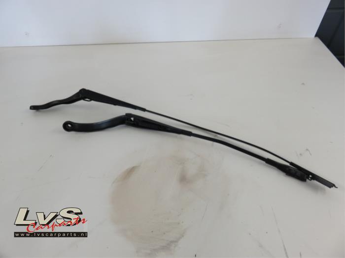Opel Corsa Scheibenwischerarm vorne